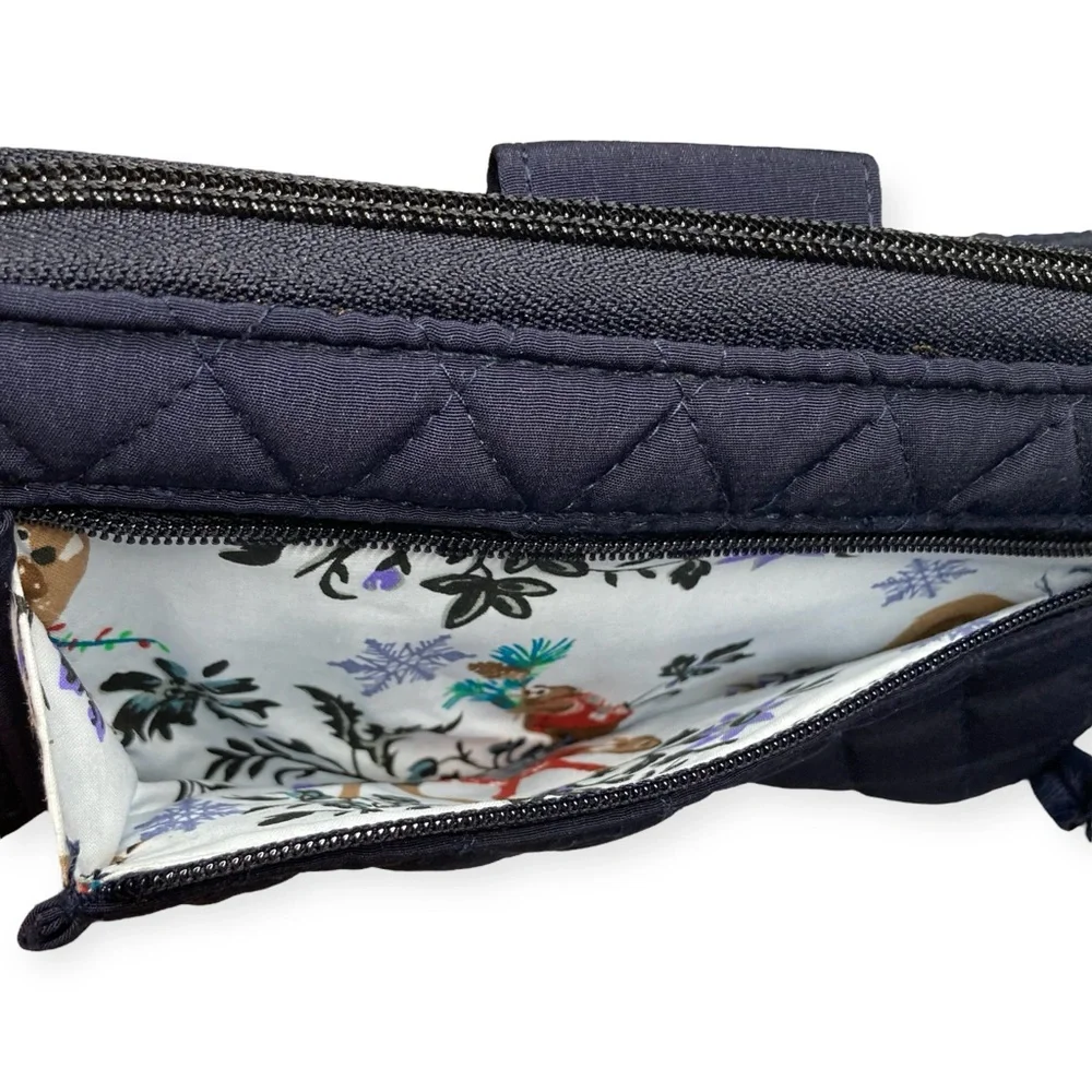 ⌛️SOLD⌛️ Vera Bradley RFID Turnlock Wallet Merry Mischief Snow Day Quilt Cotton - Picture 15 of 16